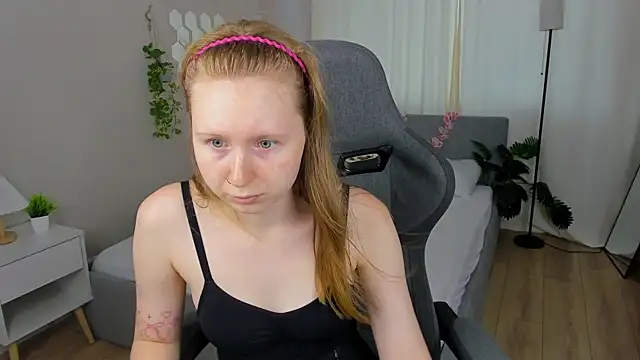 Snapshot of LiliTiny chatting on August 1, 1:16 am LiliTiny online show from August 1, 1:16 am