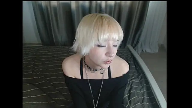 Snapshot of RoxyLien chatting on June 21, 4:20 pm RoxyLien online show from June 21, 4:20 pm