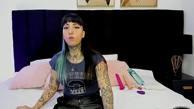 izzy moon7 online show from June 20, 11:02 am