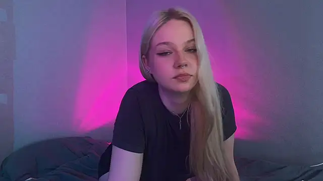 Snapshot of MichelleMargiela chatting on June 25, 3:28 am MichelleMargiela online show from June 25, 3:28 am