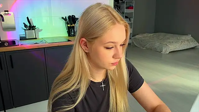 Snapshot of MichelleMargiela chatting on July 14, 3:33 am MichelleMargiela online show from July 14, 3:33 am
