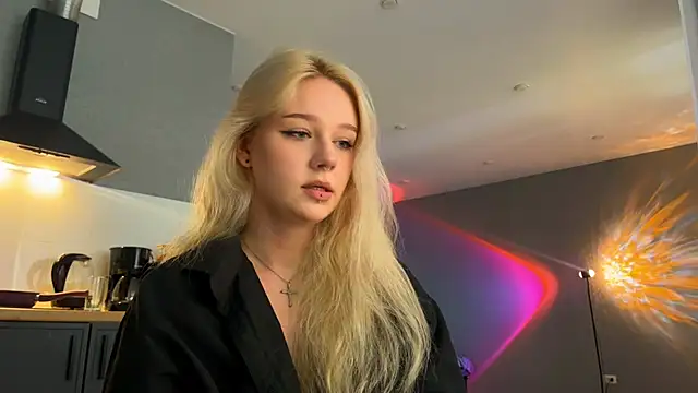 Snapshot of MichelleMargiela chatting on August 7, 10:28 am MichelleMargiela online show from August 7, 10:28 am