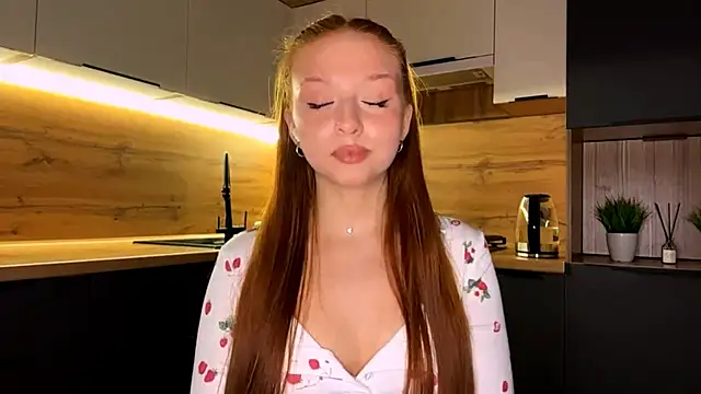 Snapshot of BlowzyPutt chatting on July 18, 12:15 am BlowzyPutt online show from July 18, 12:15 am