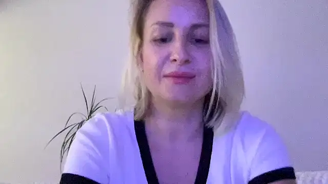 Snapshot of Delissaxx chatting on June 24, 7:46 pm Delissaxx online show from June 24, 7:46 pm