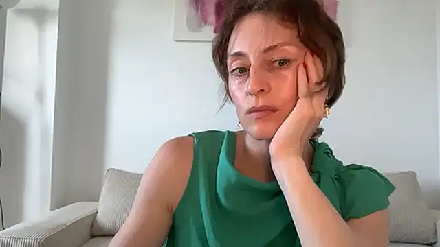 Snapshot of Cirellasi chatting on June 26, 10:19 am Cirellasi online show from June 26, 10:19 am