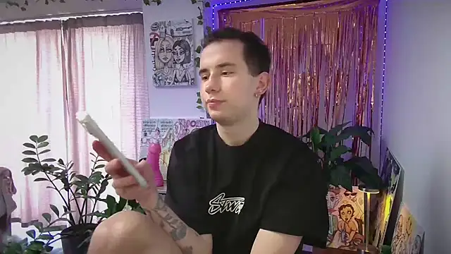 Moon boyy online show from June 20, 2:31 pm