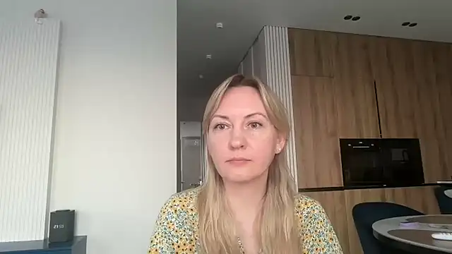 Snapshot of Dorielle chatting on June 24, 3:00 pm Dorielle online show from June 24, 3:00 pm