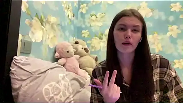 Snapshot of Anorislos16 chatting on June 23, 5:33 pm Anorislos16 online show from June 23, 5:33 pm