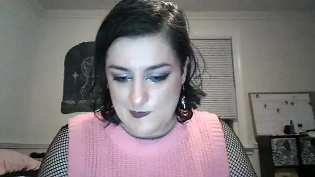 Snapshot of SuitedSummer57 chatting on June 23, 1:03 am SuitedSummer57 online show from June 23, 1:03 am