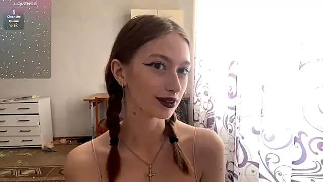 Snapshot of NicoleLouis chatting on June 22, 9:06 am NicoleLouis online show from June 22, 9:06 am