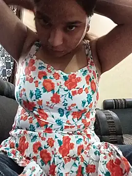 Snapshot of Hotty_Yalina chatting on July 2, 5:24 am Hotty Yalina online show from July 2, 5:24 am