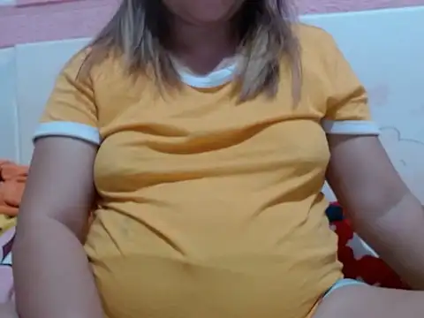 Snapshot of SweetPreggyElena chatting on June 21, 12:41 pm SweetPreggyElena online show from June 21, 12:41 pm