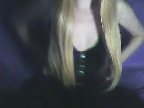 Snapshot of Corilyn chatting on August 1, 6:40 pm Corilyn online show from August 1, 6:40 pm