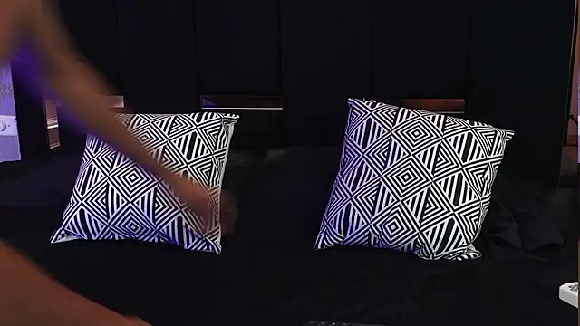 thomas montiel online show from August 4, 7:16 pm