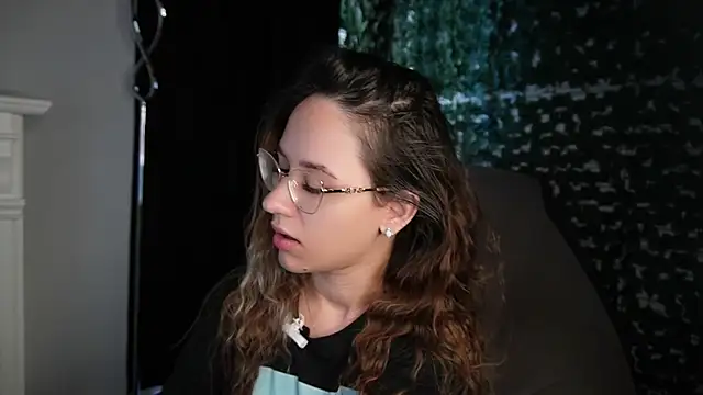 Nicole Bliss online show from July 31, 5:18 am
