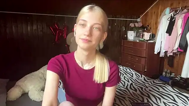Snapshot of GlyndaMccannon chatting on August 6, 8:27 am GlyndaMccannon online show from August 6, 8:27 am