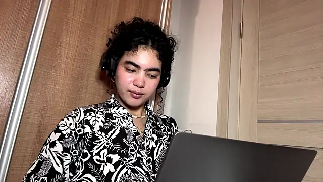 Snapshot of ChaeNeuendorf chatting on June 24, 4:11 am ChaeNeuendorf online show from June 24, 4:11 am
