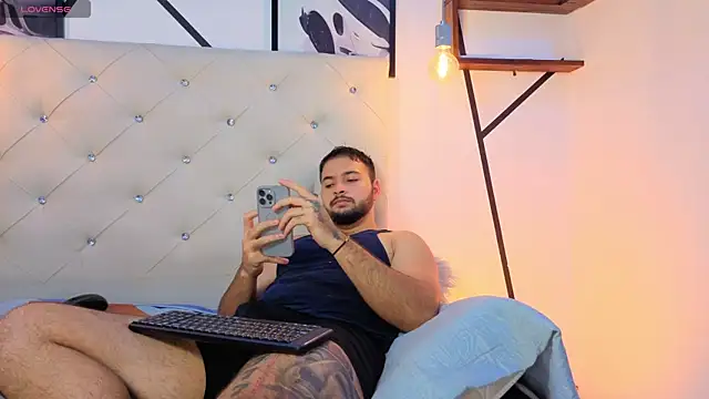 Snapshot of Andres_fire chatting on June 24, 12:26 pm Andres fire online show from June 24, 12:26 pm