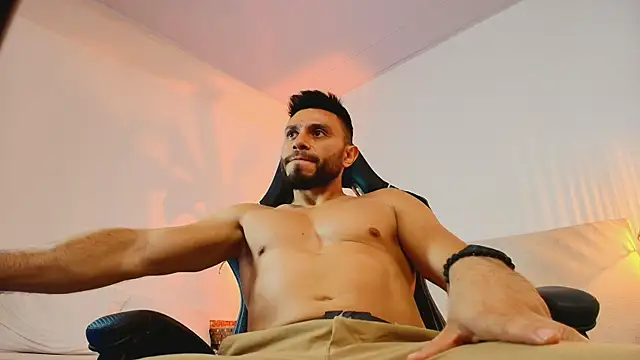 Mateo Vega  online show from June 25, 3:39 am