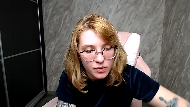 Reginasmilee online show from March 6, 11:47 am