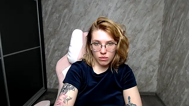 Reginasmilee online show from March 7, 2:46 am