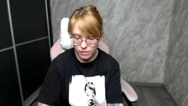 Reginasmilee online show from March 15, 2:01 pm