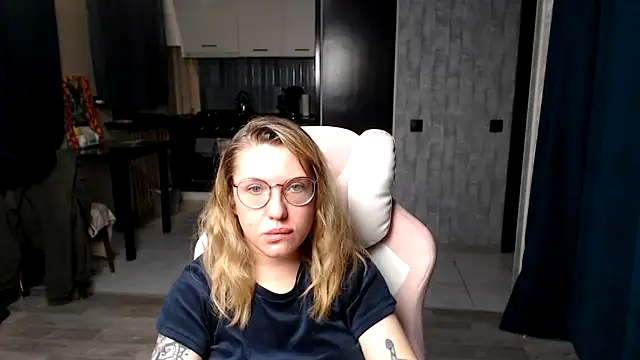 Reginasmilee online show from September 16, 12:00 am