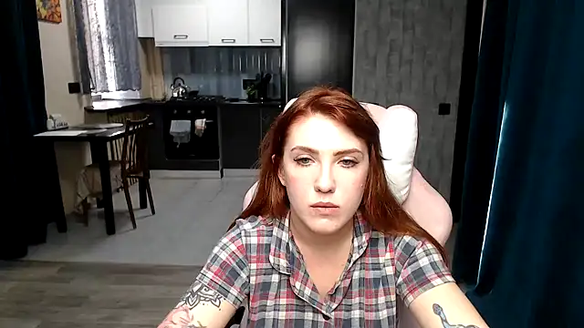 Reginasmilee online show from October 4, 1:20 pm