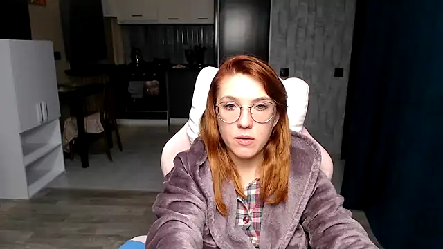 Reginasmilee online show from October 6, 4:59 pm