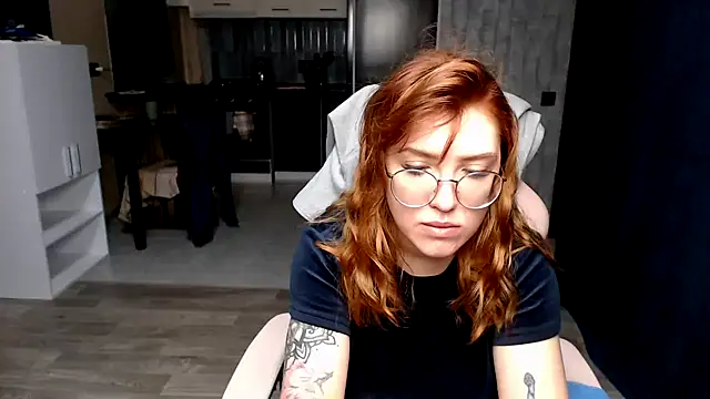 Reginasmilee online show from October 10, 10:20 pm