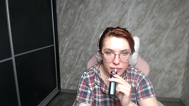 Reginasmilee online show from January 13, 1:11 am