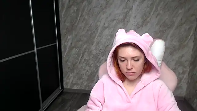 Reginasmilee online show from February 3, 6:51 am