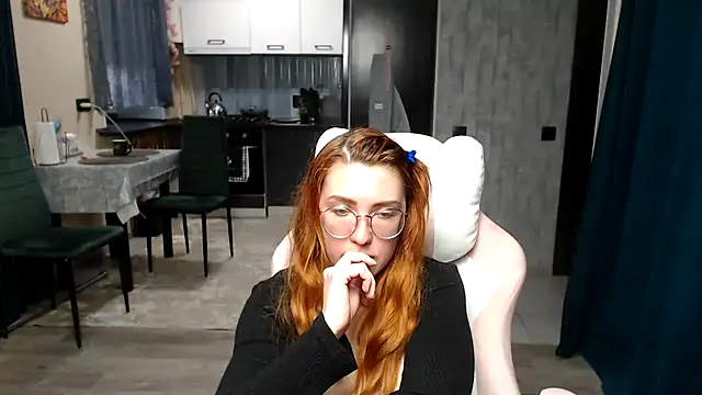 Reginasmilee online show from April 20, 2:53 pm