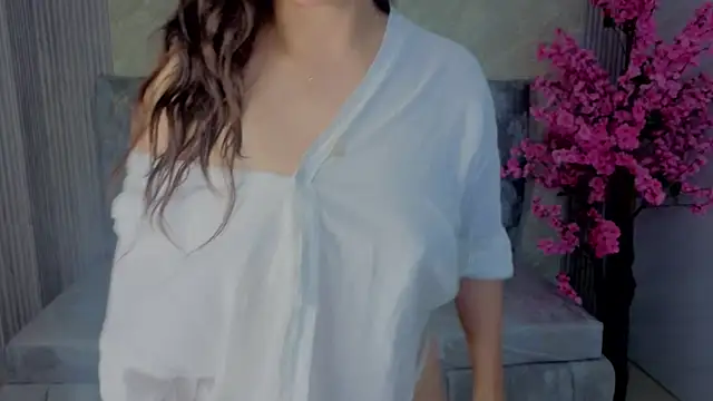 Electra s online show from July 6, 8:11 pm