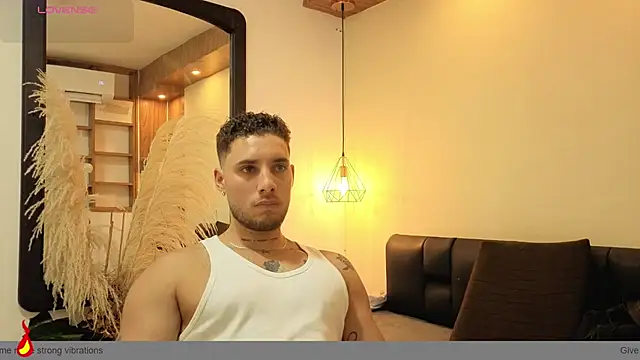 Snapshot of Kiing_001 chatting on July 30, 7:24 pm Kiing 001 online show from July 30, 7:24 pm