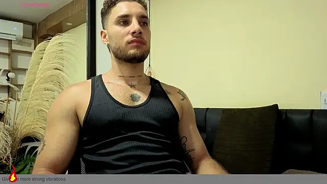 Snapshot of Kiing_001 chatting on August 2, 7:45 pm Kiing 001 online show from August 2, 7:45 pm