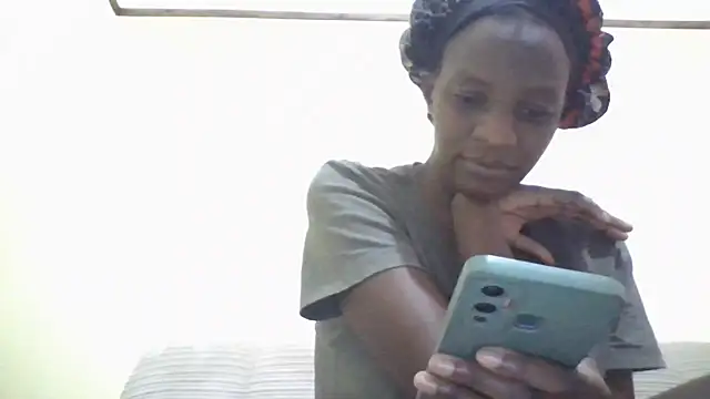 Snapshot of Savannah_Leex chatting on June 27, 12:22 pm Savannah Leex online show from June 27, 12:22 pm