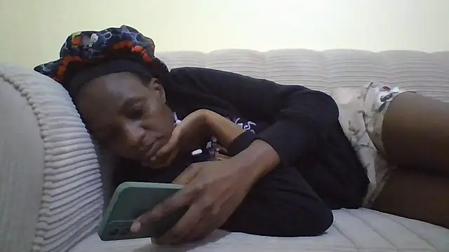 Snapshot of Savannah_Leex chatting on June 28, 3:45 am Savannah Leex online show from June 28, 3:45 am