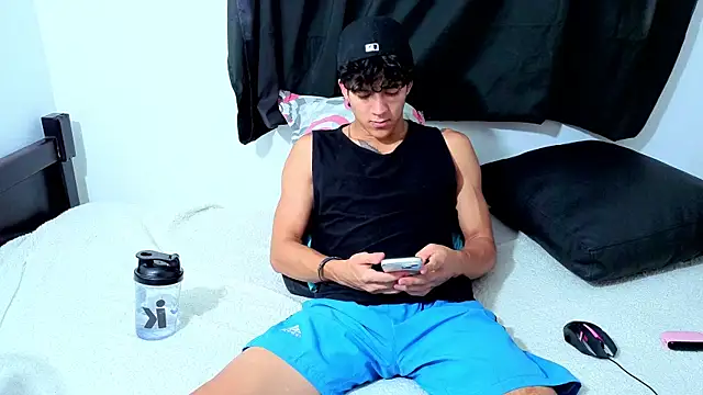 Snapshot of Noah__Dick chatting on July 18, 6:06 am Noah Dick online show from July 18, 6:06 am