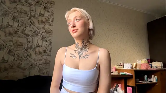 Snapshot of ElliFlower chatting on June 24, 2:49 pm ElliFlower online show from June 24, 2:49 pm