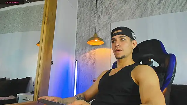 Snapshot of Jamexxx1_ chatting on June 28, 9:54 pm Jamexxx1 online show from June 28, 9:54 pm