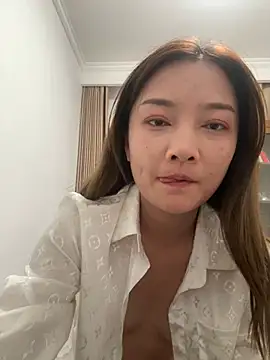 Snapshot of Yueya- chatting on June 24, 12:37 pm Yueya- online show from June 24, 12:37 pm