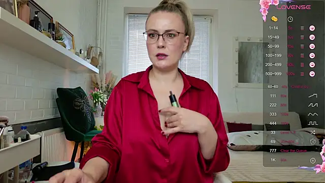 Snapshot of BeautyeyesLovely chatting on October 4, 12:36 pm BeautyeyesLovely online show from October 4, 12:36 pm