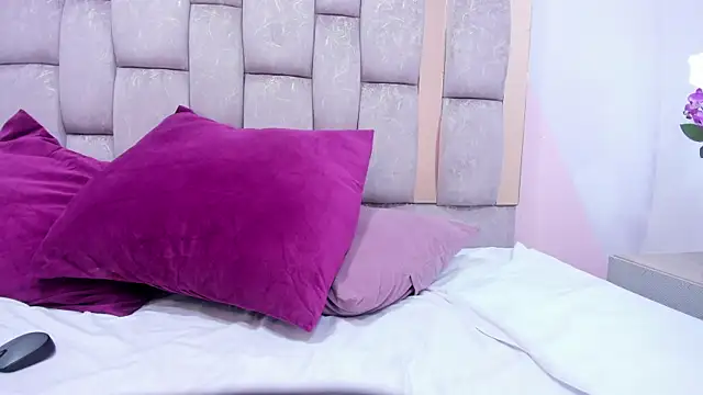 ariahudsonn online show from June 30, 1:56 pm