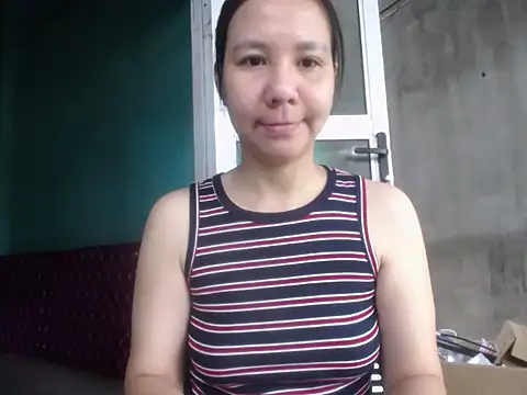 Snapshot of __Lily24__ chatting on July 1, 2:02 am Lily24 online show from July 1, 2:02 am