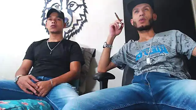 Snapshot of WOLFMONSTERDICK chatting on March 6, 4:19 am WOLFMONSTERDICK online show from March 6, 4:19 am