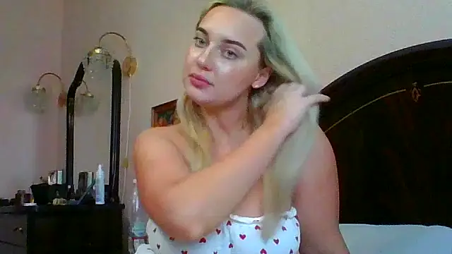 Snapshot of aylin99999 chatting on June 29, 1:00 pm aylin99999 online show from June 29, 1:00 pm