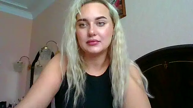 Snapshot of aylin99999 chatting on July 1, 8:27 am aylin99999 online show from July 1, 8:27 am