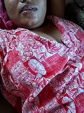 Snapshot of Strip-girl chatting on July 4, 9:37 am Strip-girl online show from July 4, 9:37 am