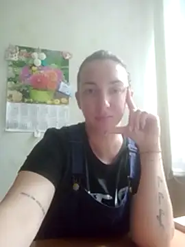 Snapshot of RavennaReyn chatting on July 10, 9:45 am RavennaReyn online show from July 10, 9:45 am